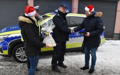 Służby mundurowe otrzymały przedświąteczne prezenty, które będą służyły mieszkańcom Powiatu!
