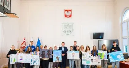 W Międzynarodowy Dzień Praw Dziecka, uczniowie odwiedzili Starostwo Powiatowe