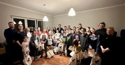 Rozstrzygnięcie konkursu plastycznego "Z plecakiem przez świat" oraz wyjątkowe warsztaty "Kolekcja wspomnień" w Ośrodku Wspierania Dziecka i Rodziny