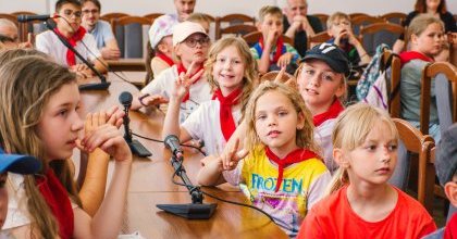 Wizyta najmłodszych z Powiatowego Młodzieżowego Domu Kultury w starostwie