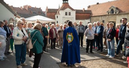 Seniorzy z Będzina poznawali historię ziemi opolskiej