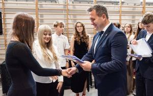 Pasowanie w II Liceum Ogólnokształcącym im. Stanisława Wyspiańskiego w Będzinie (2)