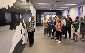 Obóz zagłady, bólu i poniżenia. Seniorzy zwiedzili Auschwitz-Birkenau (11)