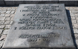 Obóz zagłady, bólu i poniżenia. Seniorzy zwiedzili Auschwitz-Birkenau (4)