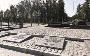 Obóz zagłady, bólu i poniżenia. Seniorzy zwiedzili Auschwitz-Birkenau (5)