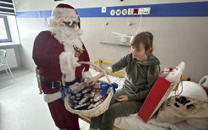 Święty Mikołaj z wizytą u najmłodszych pacjentów! (5)