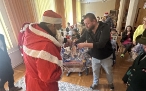 Dzieci z CAPOW odwiedził Święty Mikołaj! (7)