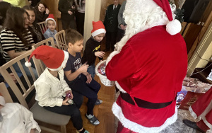Dzieci z CAPOW odwiedził Święty Mikołaj! (8)