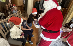 Dzieci z CAPOW odwiedził Święty Mikołaj! (9)