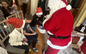 Dzieci z CAPOW odwiedził Święty Mikołaj! (10)