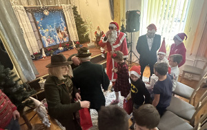 Dzieci z CAPOW odwiedził Święty Mikołaj! (18)