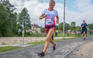 Bieg Trzech Zamków - biegnąca kobieta