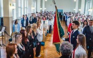 Pasowanie na ucznia w III Liceum Ogólnokształcącym w Będzinie (2)