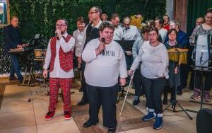 Świąteczne spotkanie w Warsztatach Terapii Zajęciowej przy Stowarzyszeniu „Bądź z Nami” (7)