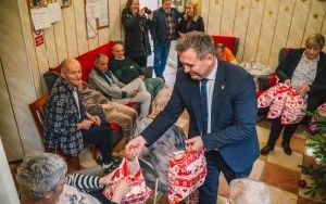 Kolędowanie w Domu Pomocy Społecznej w Grodźcu (5)