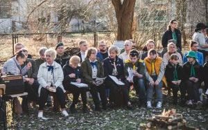 Międzypokoleniowe spotkanie harcerskie przy ognisku (3)