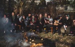 Międzypokoleniowe spotkanie harcerskie przy ognisku (4)