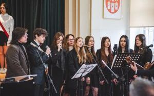 Jubileusz 75-lecia III Liceum Ogólnokształcącego im. Cypriana Kamila Norwida w Będzinie (5)