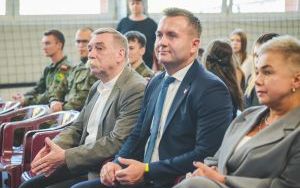 Pasowanie uczniów w Zespole Szkół Ogólnokształcących i Technicznych w Czeladzi (2)