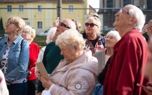 Seniorzy z Będzina poznawali historię ziemi opolskiej (1)