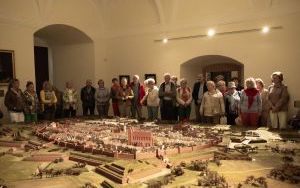 Seniorzy z Będzina poznawali historię ziemi opolskiej (3)