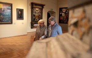 Seniorzy z Będzina poznawali historię ziemi opolskiej (4)