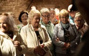 Seniorzy z Będzina poznawali historię ziemi opolskiej (8)